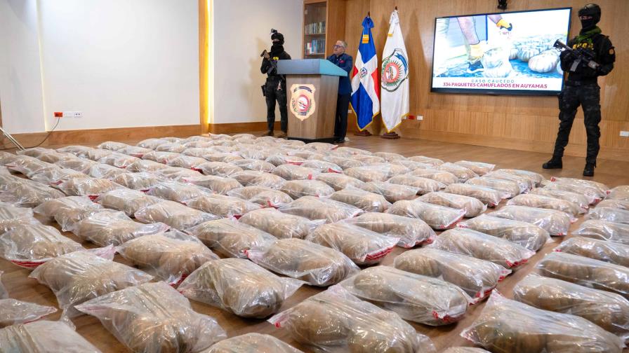 Apresan en el Aila a otro hombre vinculado a los 334 paquetes de cocaína ocupados en Caucedo Apresan en el Aila a otro hombre vinculado a los 334 paquetes de cocaína ocupados en Caucedo