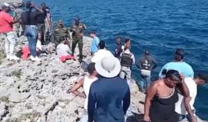 Rescatan a cuatro personas tras zozobrar embarcación en costas de La Romana