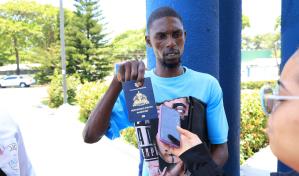 Haitianos esperan años por su pasaporte, pero pagando hasta RD$50 mil lo consiguen rápido