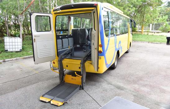 Minerd concluye entrega de 50 autobuses escolares adaptados para estudiantes con discapacidad