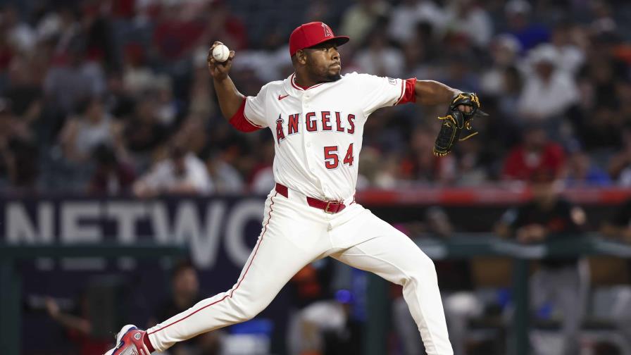Héctor Neris logra su primer triunfo en relevo, Angelinos vencen a los Atléticos Héctor Neris logra su primer triunfo en relevo, Angelinos vencen a los Atléticos