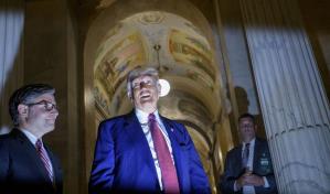 Trump celebra avance de su plan fiscal y pide al Senado que se ponga manos a la obra