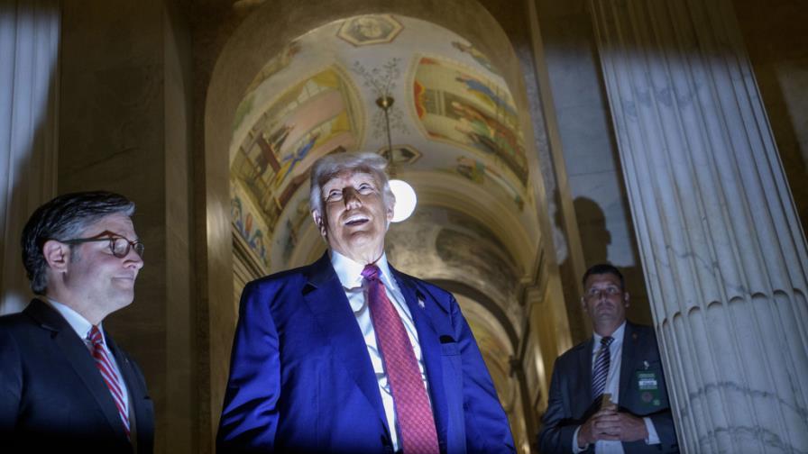 Trump celebra avance de su plan fiscal y pide al Senado que se ponga manos a la obra Trump celebra avance de su plan fiscal y pide al Senado que se ponga manos a la obra