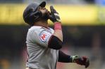 La estrategia que le dio a Carlos Santana dos jonrones en la doble cartelera ante Minnesota