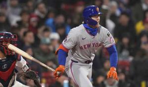 Las tres impulsadas de Baty ayudan a Mets a vencer 5-1 a Medias Rojas y a evitar barrida