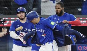 Azulejos aplastan 14-0 a Padres con siete carreras en la 8va entrada, que incluye grand slam