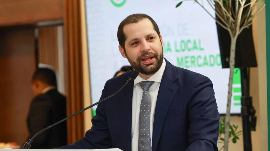 César Iglesias ha recaudado casi 5,000 millones de pesos con sus acciones en el mercado de valores