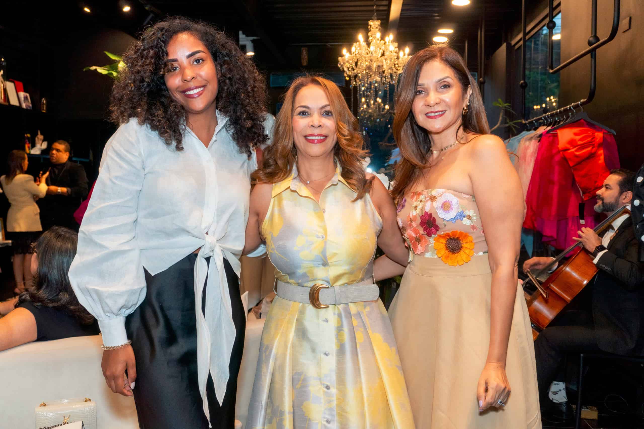 Camila Zorrilla, Carmen Jáquez y Luz Uribe. 
