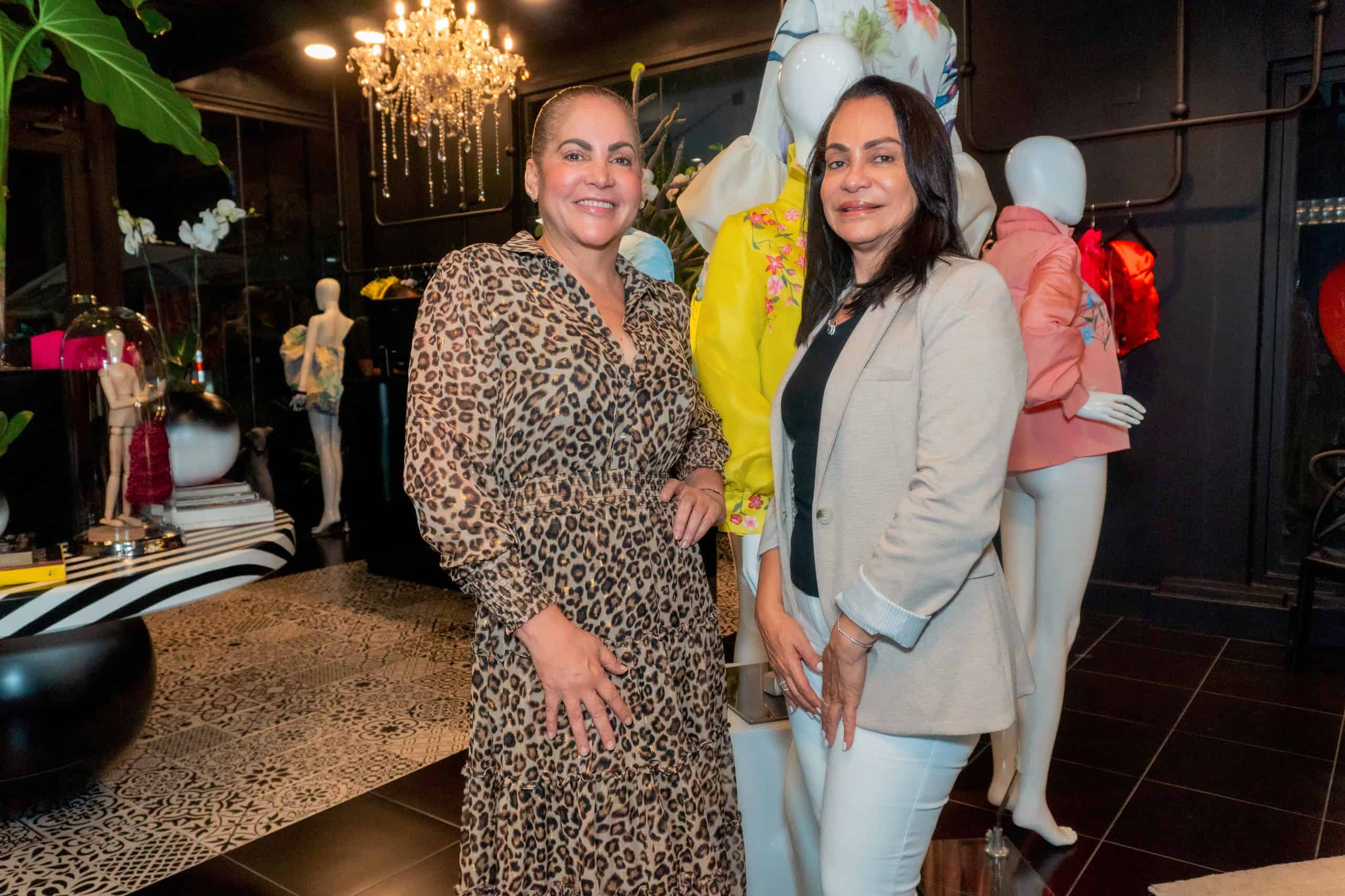 Yolanda Jiménez y Martha Infante.