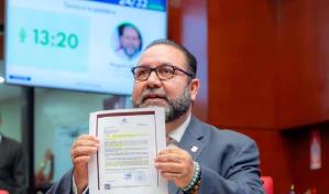 Rogelio Genao se defiende por foto con masa de cangrejo y acusa a Medio Ambiente de "ineficiente"