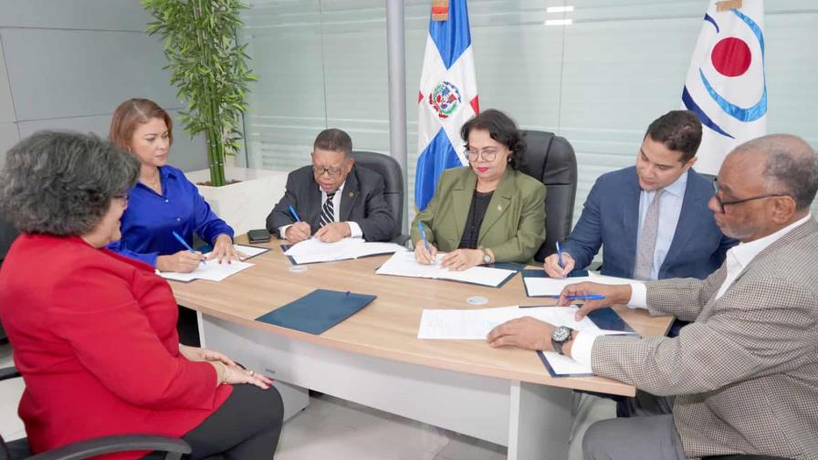 Miembros de la Cámara de Cuentas presentan su declaración jurada de bienes Miembros de la Cámara de Cuentas presentan su declaración jurada de bienes