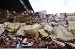 Las autoridades queman 19.7 millones de cigarros y licores ilícitos