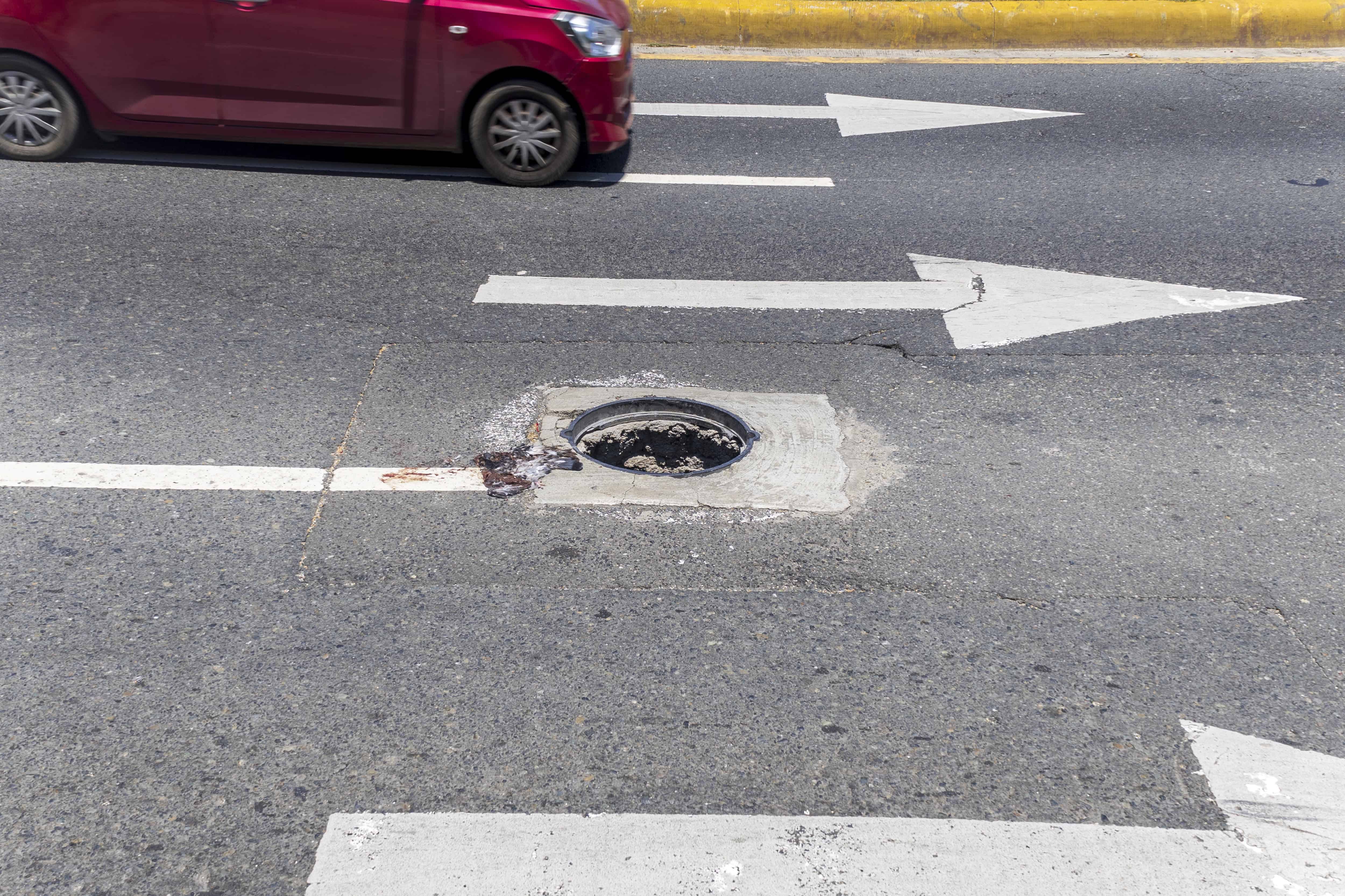 Los registros destapados causan accidentes.