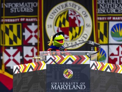 La petición de la Rana René en su discurso de graduación