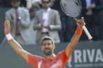Djokovic avanza a la final del Abierto de Ginebra en busca de su título individual número 100