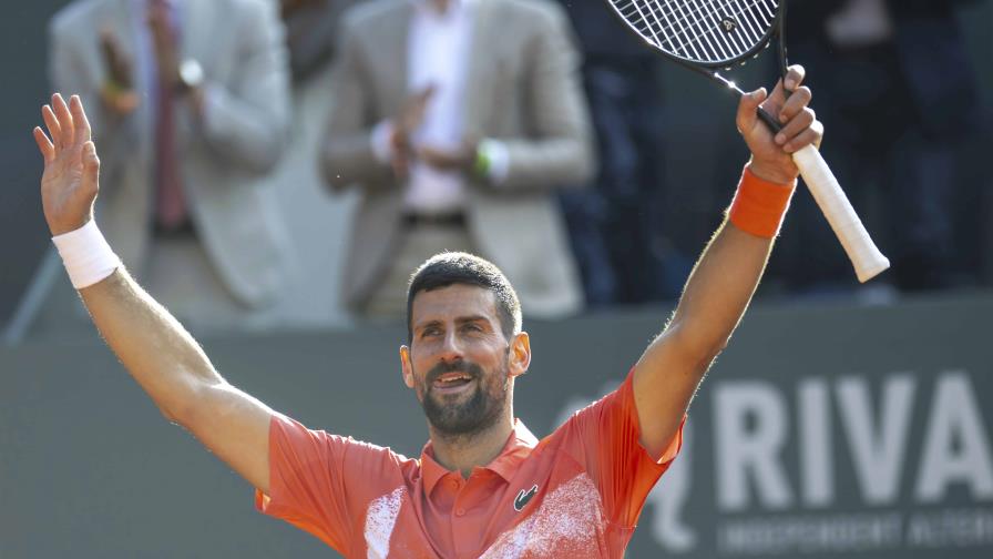 Djokovic avanza a la final del Abierto de Ginebra en busca de su título individual número 100 Djokovic avanza a la final del Abierto de Ginebra en busca de su título individual número 100