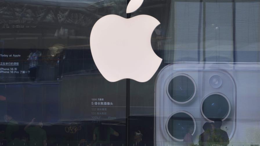 Trump amenaza con imponer arancel del 25% a Apple si sus iPhone no se fabrican en EE. UU.