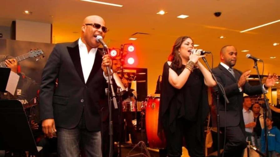 Zulinka Pérez y los músicos de Rubby Pérez rompen en llanto durante ensayo para concierto Zulinka Pérez y los músicos de Rubby Pérez rompen en llanto durante ensayo para concierto