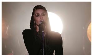 Miley Cyrus celebra cinco años de sobriedad y anuncia nuevo álbum Something Beautiful