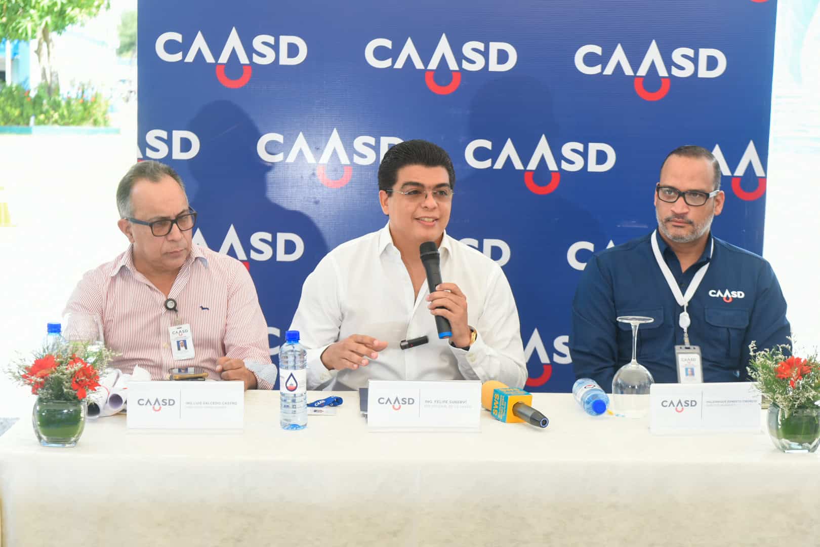El director de la Caasd, Felipe Suberví, durante el lanzamiento del plan de colocación de tapas de fibra de vidrio en el año 2022.