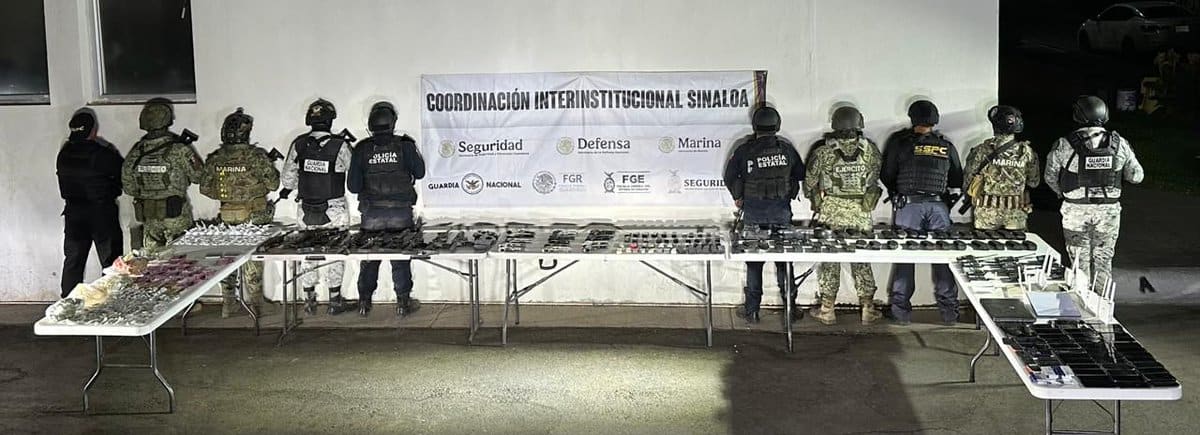 Autoridades mexicanas luego de descubrir una lista de objetos en la cárcel más grande de Sinaloa en México.