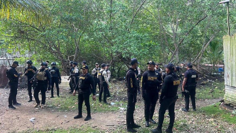 Arrestan a dos personas y ocupan drogas durante operativo en La Romana Arrestan a dos personas y ocupan drogas durante operativo en La Romana