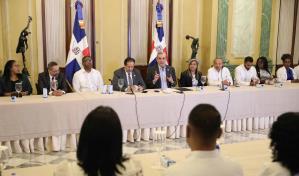 Abinader reconoce labor histórica y fundamental de médicos forenses tras la tragedia del Jet Set