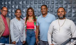 Dominicanos del programa radial Conexión Semanal en PR celebran cuatro años al aire
