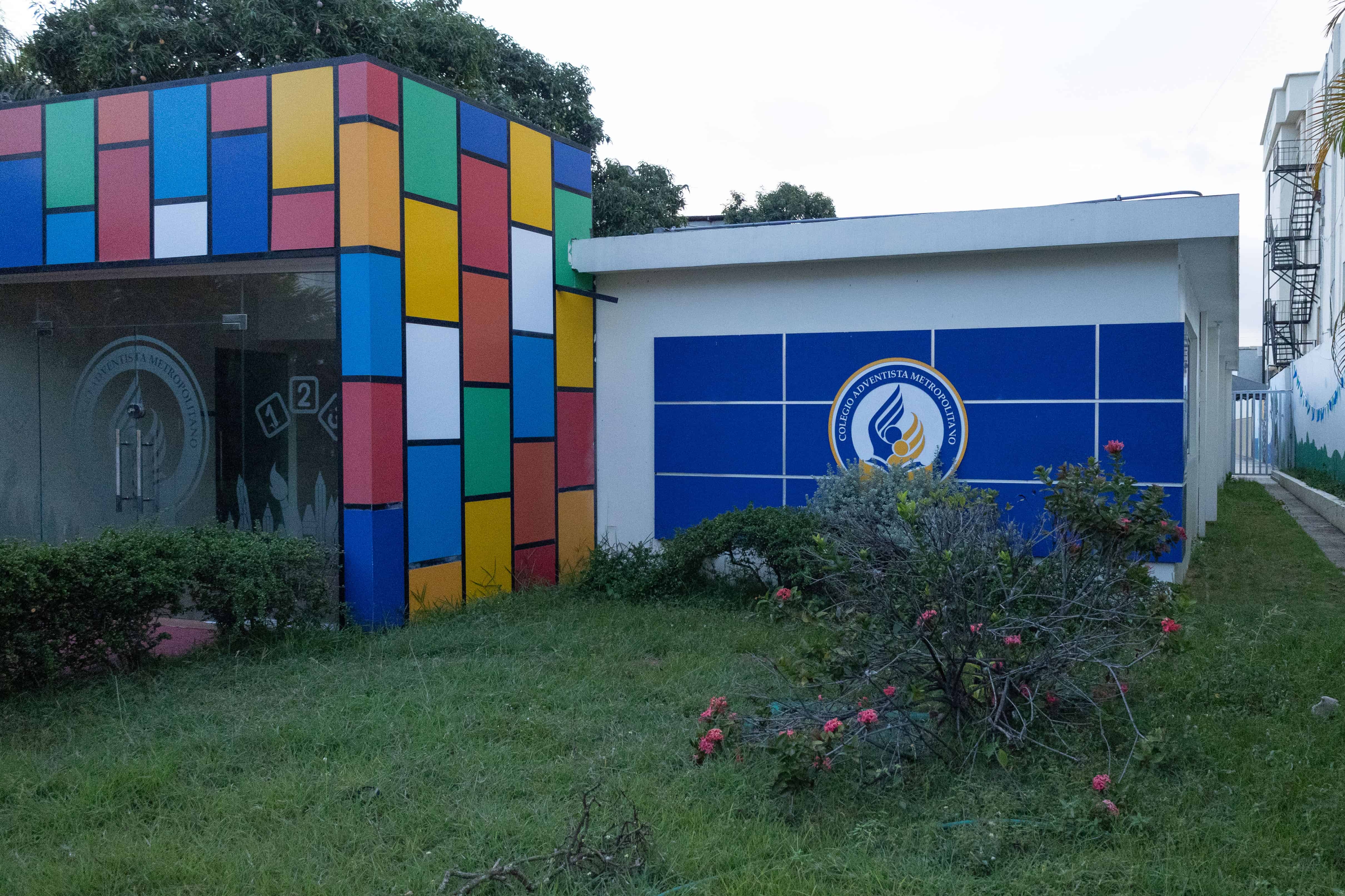 Fachada del Colegio Adventista Metropolitano