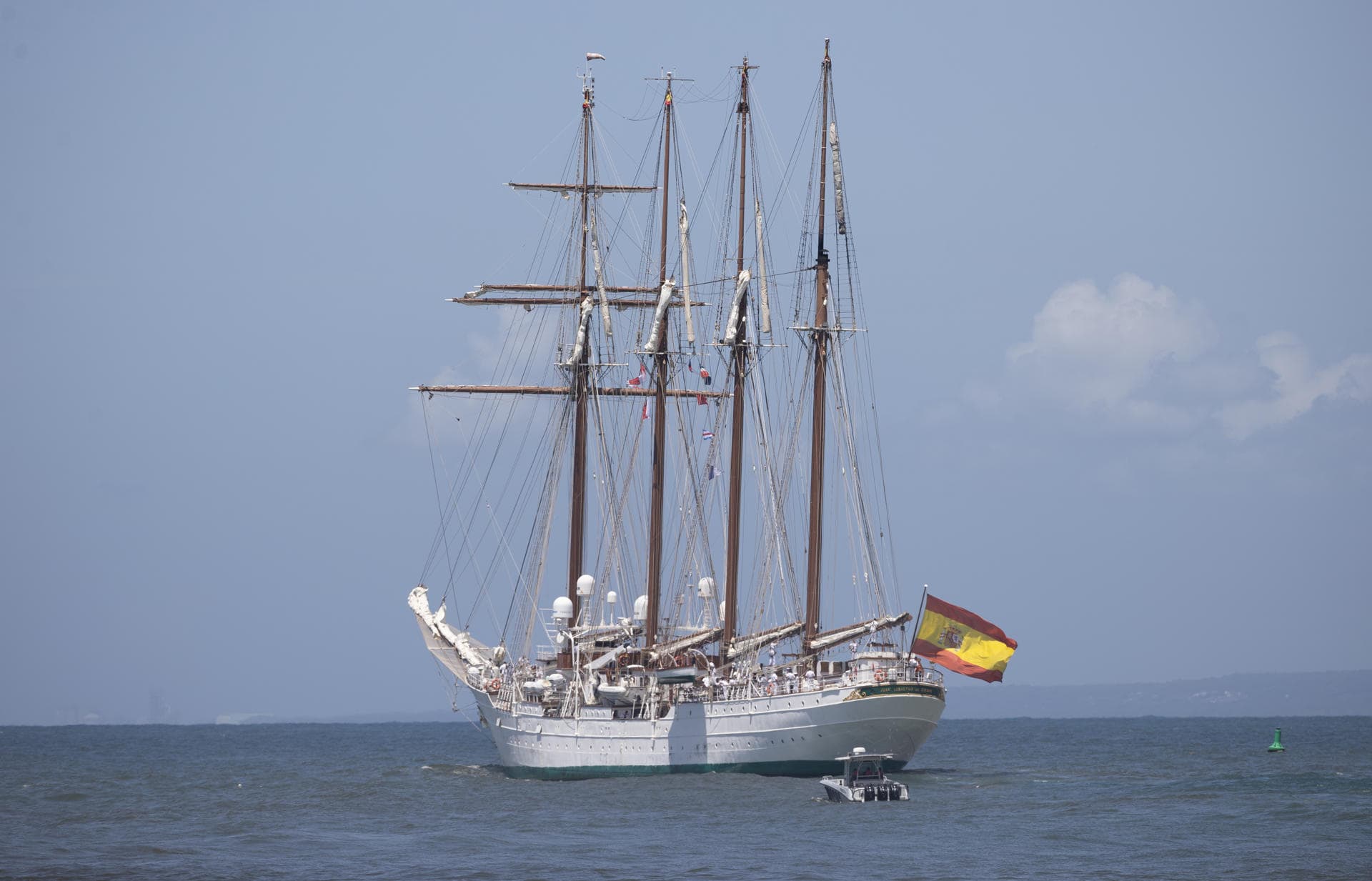 Fotografía del buque escuela de la Armada española Juan Sebastián de Elcano, donde se está formando la heredera de la corona, la princesa Leonor, este sábado, en Santo Domingo (República Dominicana). El buque escuela de la Armada española Juan Sebastián de Elcano abandonó Santo Domingo rumbo a Nueva York, última escala en América de este crucero de instrucción antes de iniciar el viaje de regreso a España.