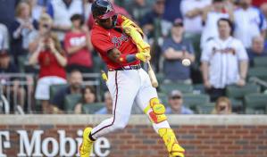 Ronald Acuña Jr. conecta largo jonrón en al 1er lanzamiento en su regreso a los Bravos