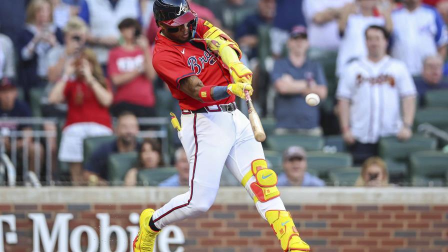 Ronald Acuña Jr. conecta largo jonrón en al 1er lanzamiento en su regreso a los Bravos Ronald Acuña Jr. conecta largo jonrón en al 1er lanzamiento en su regreso a los Bravos