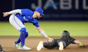 Lowe y Mead conectan vuelacercas, Rays vencen 3-1 a Azulejos e hilan 3er triunfo