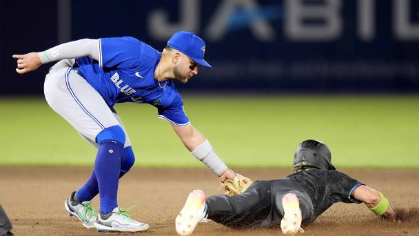 Lowe y Mead conectan vuelacercas, Rays vencen 3-1 a Azulejos e hilan 3er triunfo