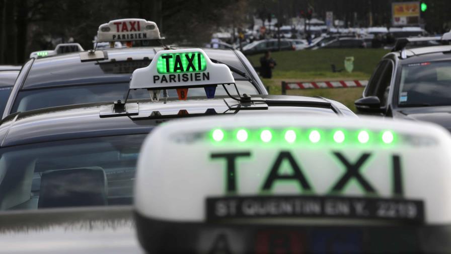 Taxistas de París prometen interrumpir Roland Garros mientras aumentan las protestas Taxistas de París prometen interrumpir Roland Garros mientras aumentan las protestas