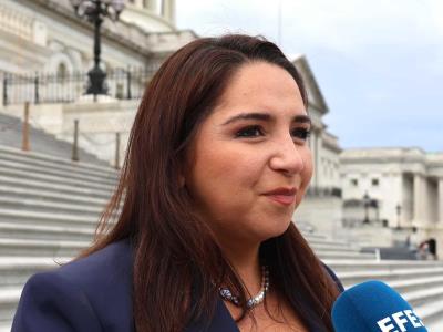 Himno de Springsteen inspira a una congresista latina a retar a Trump