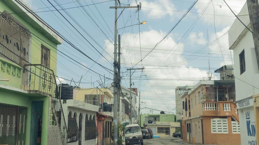 Apagones son ocasionales y breves, afirman usuarios en barrios del Gran Santo Domingo Apagones son ocasionales y breves, afirman usuarios en barrios del Gran Santo Domingo