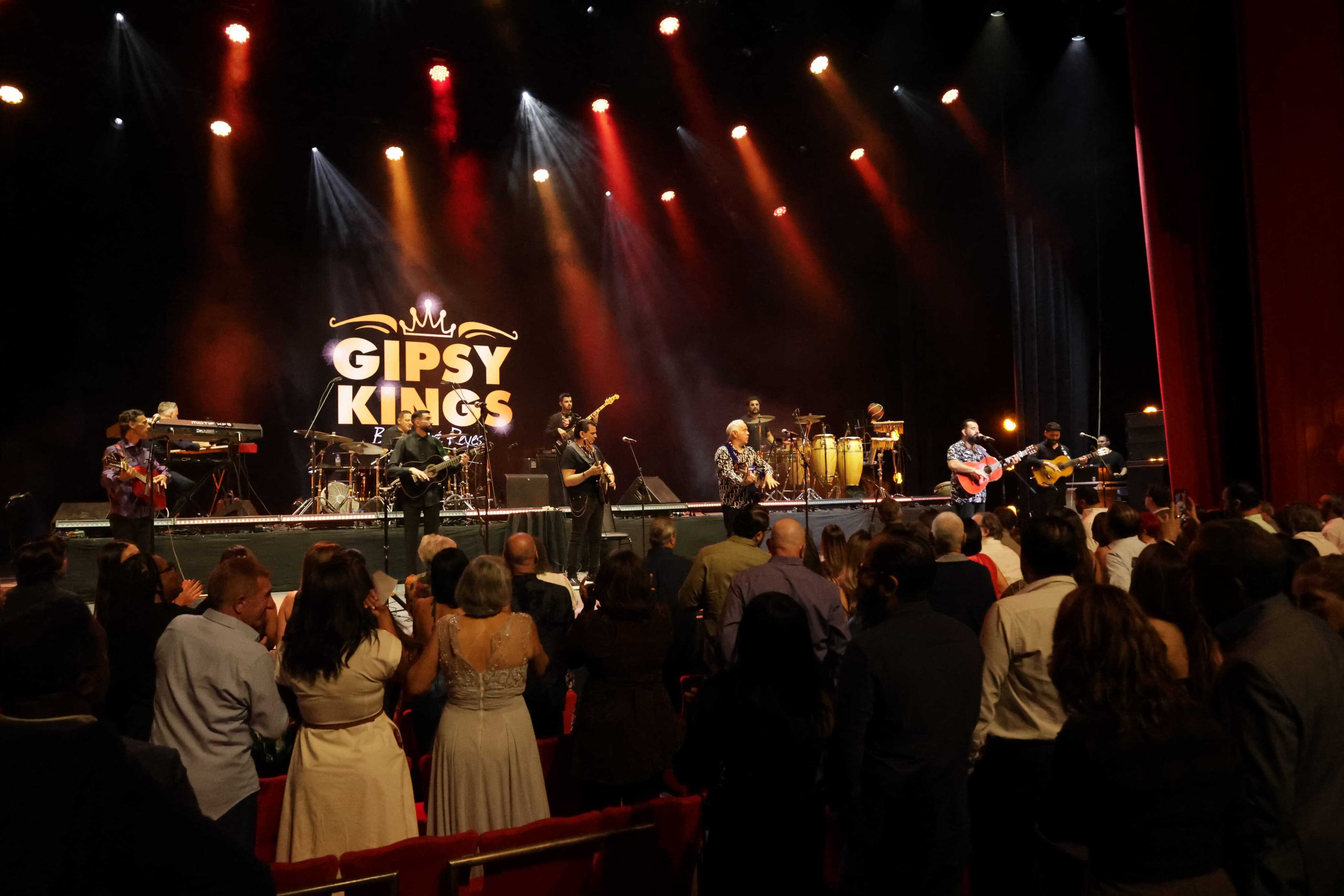 La agrupación musical francesa gitana Gipsy Kings by André Reyes se reencontró con República Dominicana en el Teatro Nacional.
