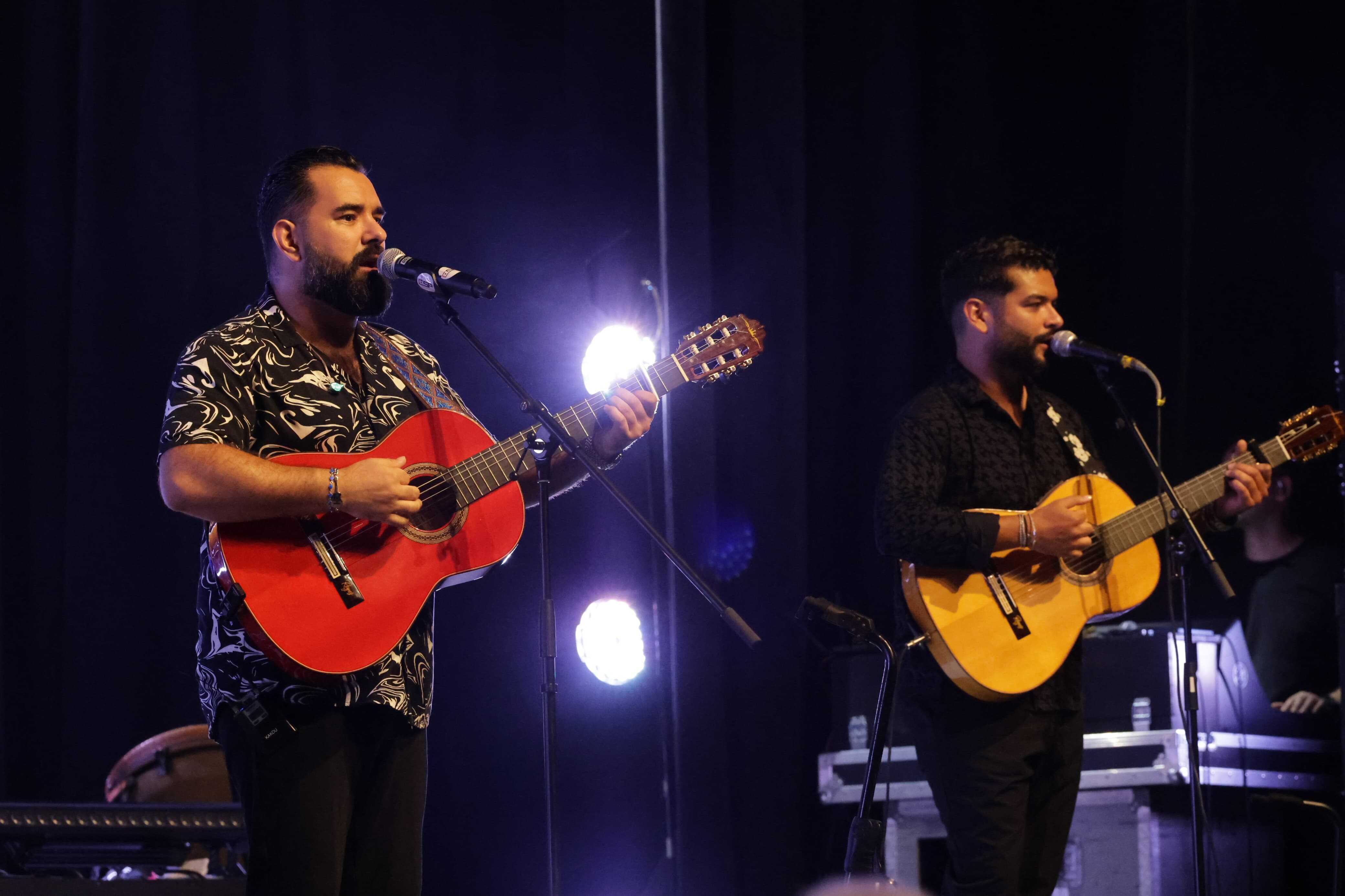 La agrupación musical francesa gitana Gipsy Kings by André Reyes se reencontró con República Dominicana en el Teatro Nacional.