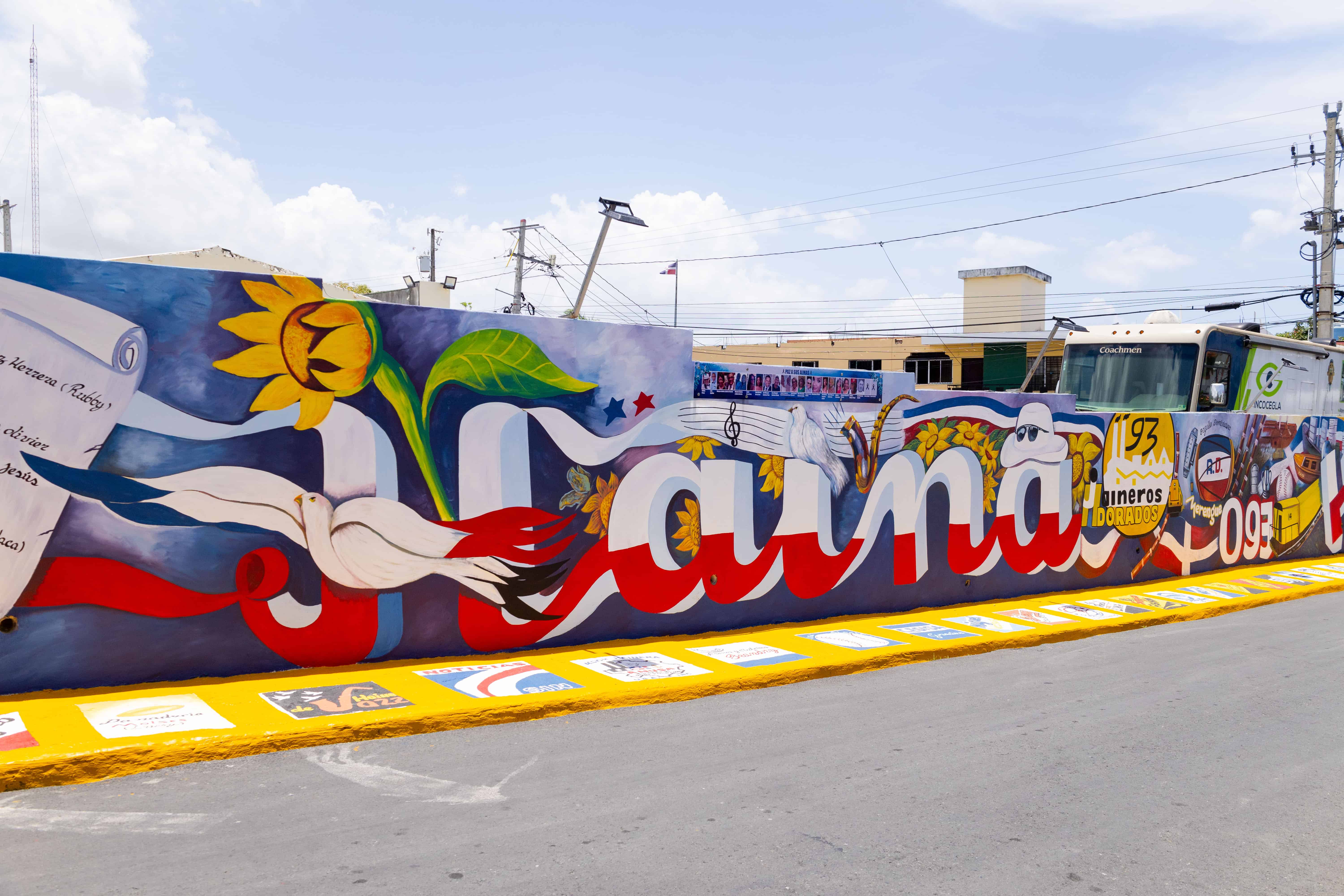 El colorido mural recuerda a las víctimas de Haina en la tragedia de la discoteca Jet Set. 