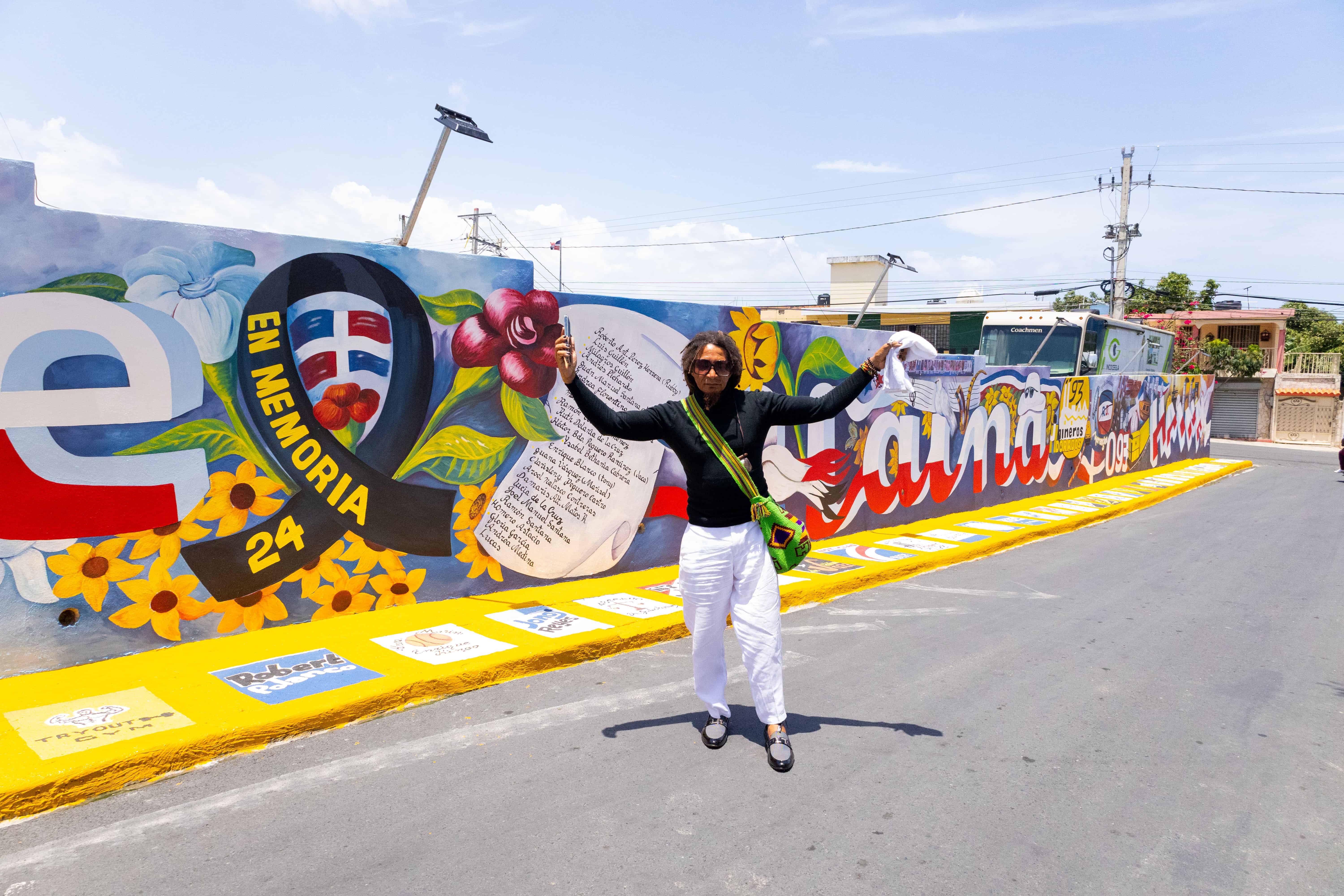 Jorge Alberto Candelario (Pipón) se dedica a la pintura comercial. 
