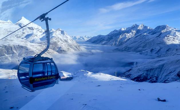 Cuatro heridos y un centenar de atrapados tras accidente de telef&eacute;rico en Italia