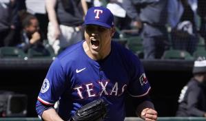 Rangers frenan racha de seis derrotas al vencer a Medias Blancas