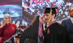 Universidad Estadounidense de Bagdad, antiguo palacio de Saddam, gradúa a su primera generación Universidad Estadounidense de Bagdad, antiguo palacio de Saddam, gradúa a su primera generación
