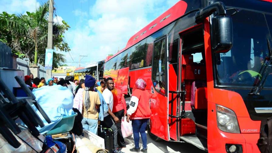 Presión migratoria provoca salida de haitianos: 600 regresan en caravana organizada desde el Este Presión migratoria provoca salida de haitianos: 600 regresan en caravana organizada desde el Este