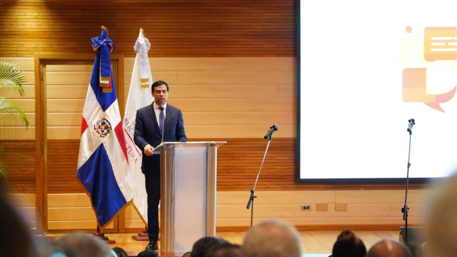 Roberto Ángel promueve en Santiago “El poder de las buenas palabras” como respuesta a la violencia