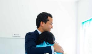 Omar Fernández destina fondo de mayo a 20 madres solteras y sus hijos con parálisis cerebral