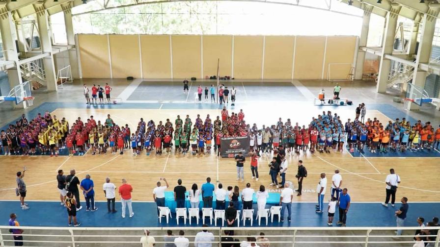 Abasado inaugura su torneo de baloncesto intermedio con la participación de 50 equipos Abasado inaugura su torneo de baloncesto intermedio con la participación de 50 equipos