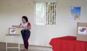 Consejo Nacional Electoral extiende por una hora más el proceso de votación en Venezuela