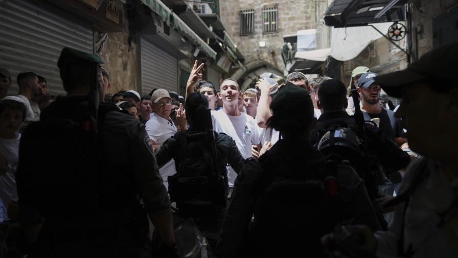 Nacionalistas israelíes se reúnen en Jerusalén coreando muerte a los árabes para una marcha anual